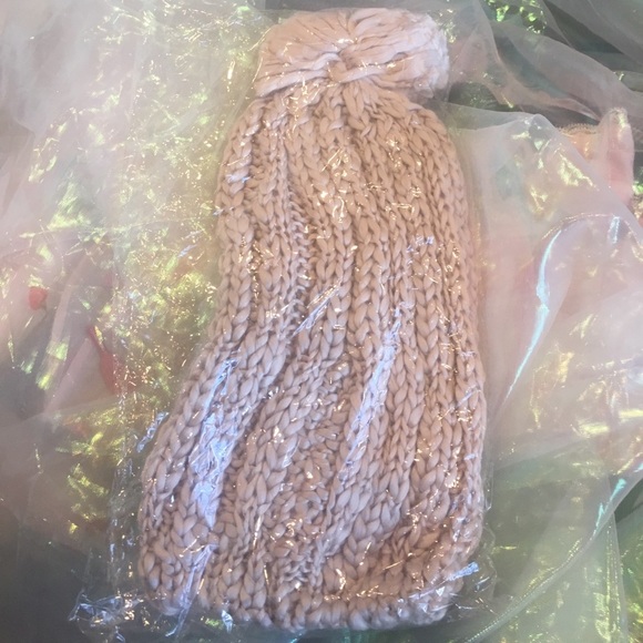 Baby Pink Slouchy Pom Beanie - Picture 3 of 4